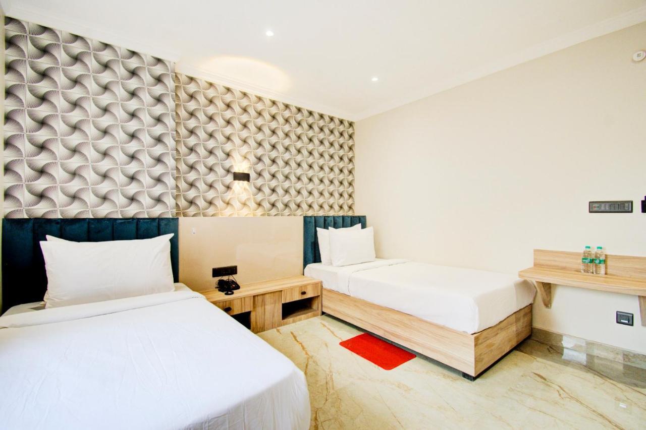 Super Townhouse Gokul Regency Near Dum Dum Metro Station Hotel Kalkutta Kültér fotó